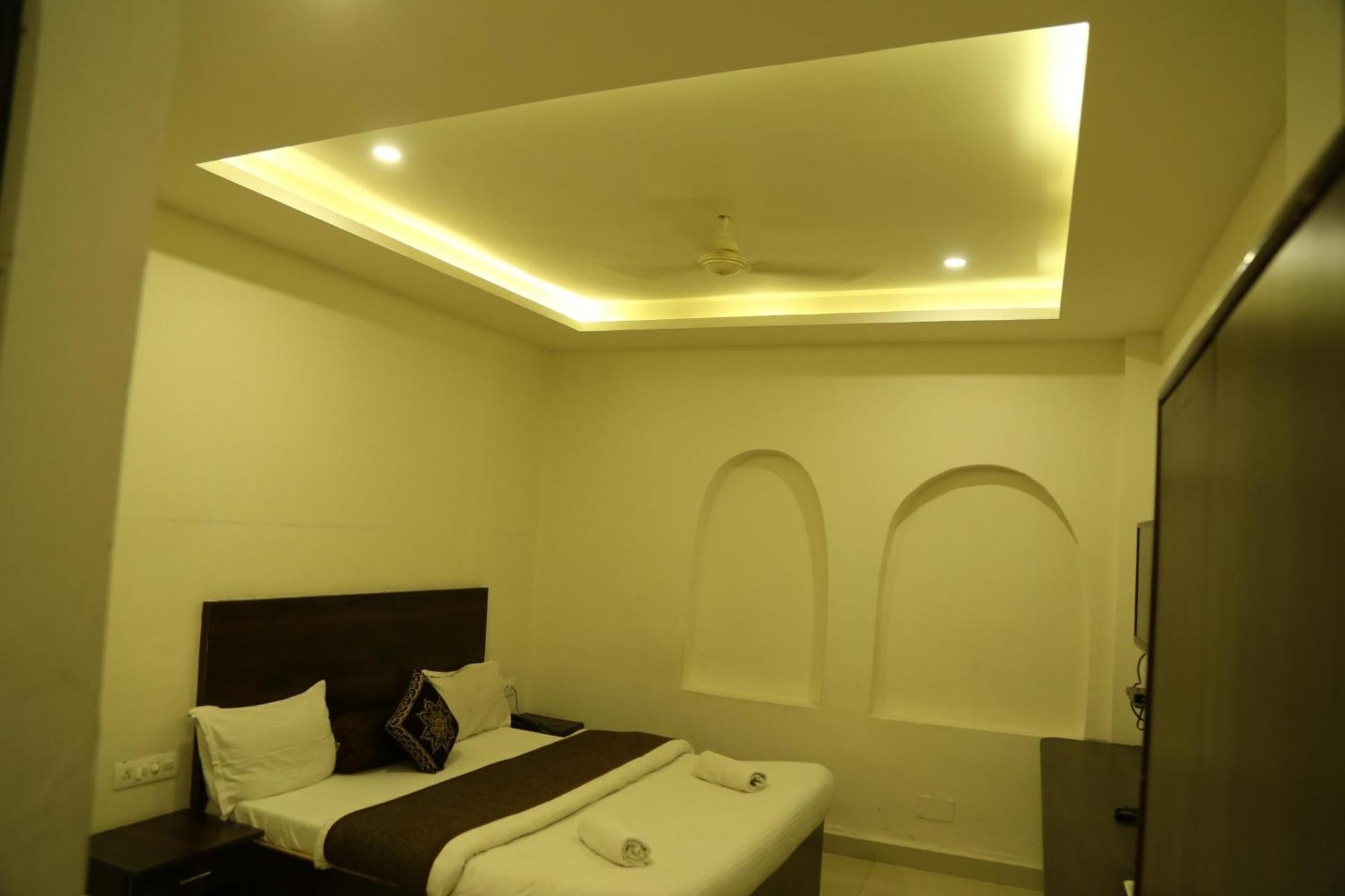 Hotel Krishna Palace Udaipur Buitenkant foto