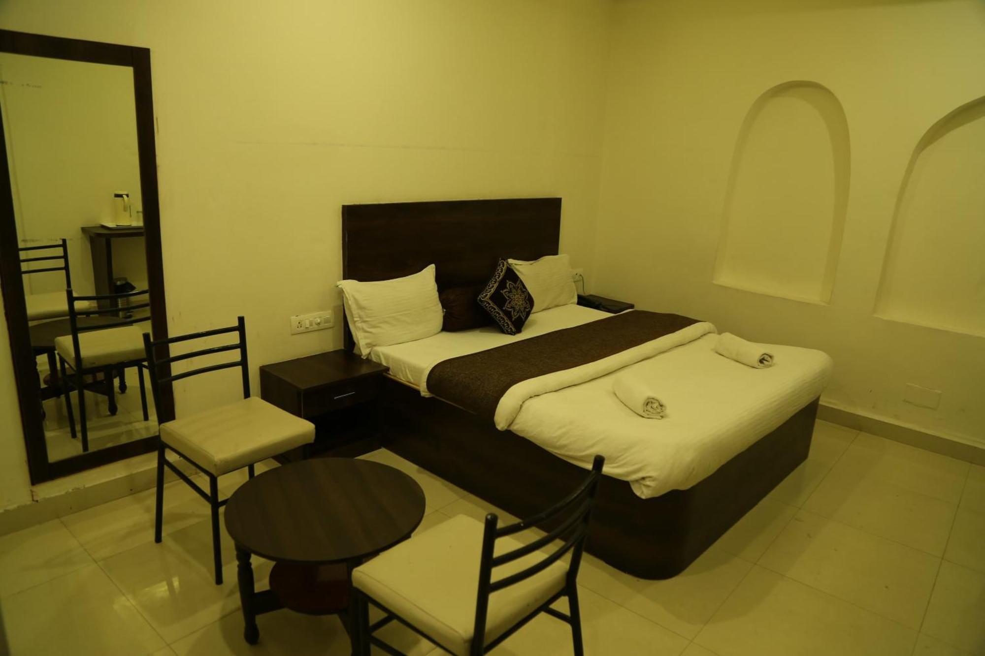 Hotel Krishna Palace Udaipur Buitenkant foto